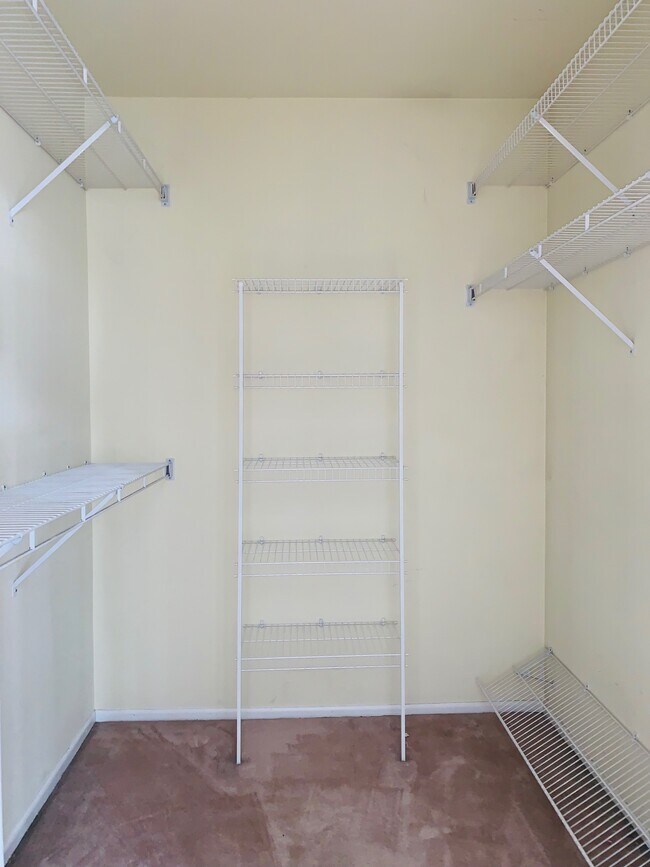 Building Photo - 2825 Effingham Ct