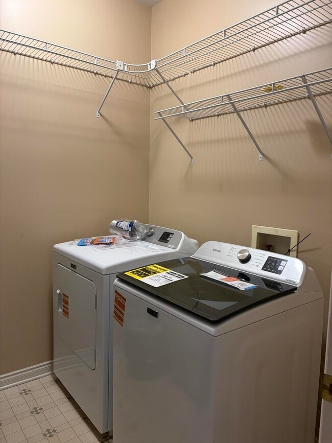 Building Photo - 534 Constitution St