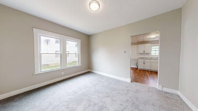 Building Photo - Madison/West Blvd neighborhood: 3 bedroom/1 bath single family home.