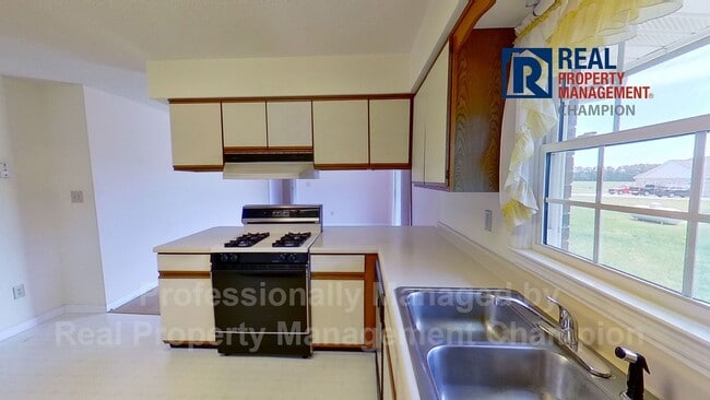 Building Photo - Spacious Ranch Home on 3 Acres