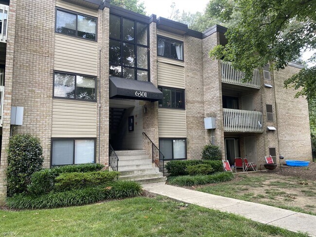 Primary Photo - 3 br, 1.5 bath Condo - 6301 Hil Mar Dr Unit 1