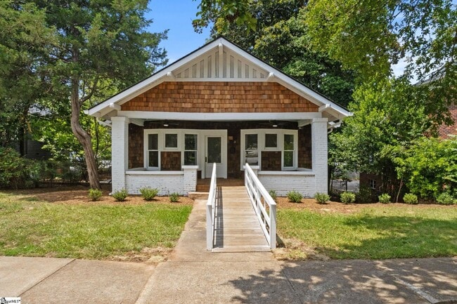 Primary Photo - 3 Whitsett St