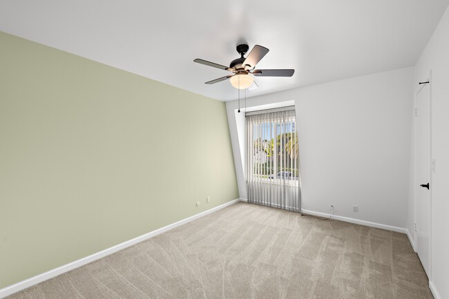 Building Photo - 20152 Redlands Dr