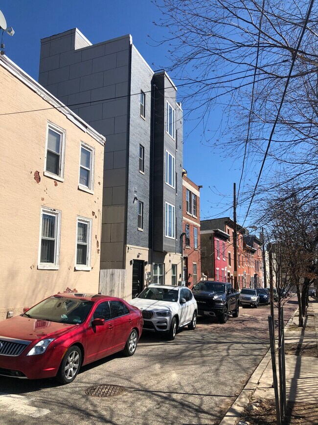 Building Photo - 819 Cameron St