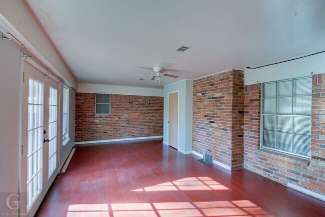 Building Photo - Rental Property