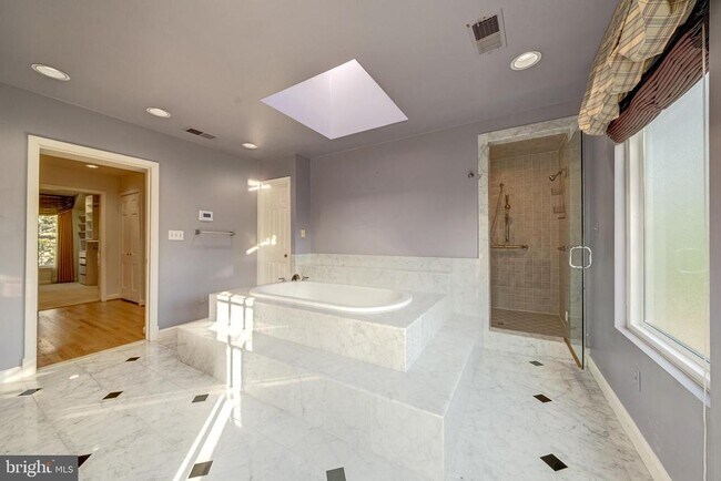 Building Photo - 6209 Stoneham Ln