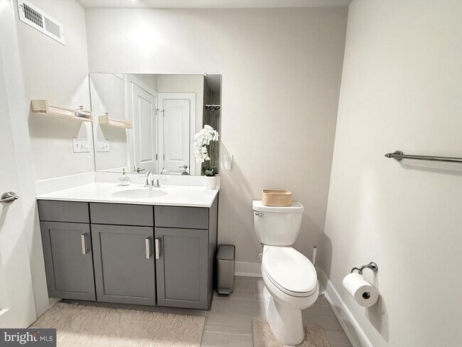 Building Photo - 214 Red Leaf Ln