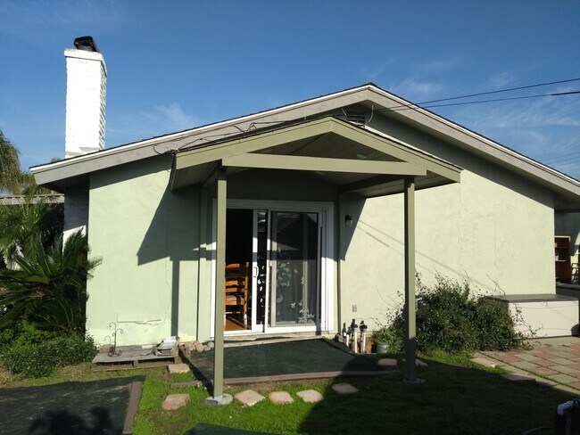 Building Photo - 3 Bedroom 2 Bathroom Home In San Diego
