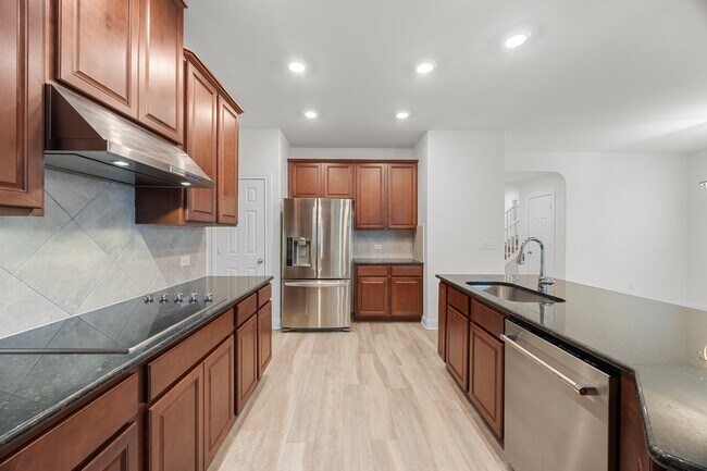 Building Photo - 528 Ayinger Ln