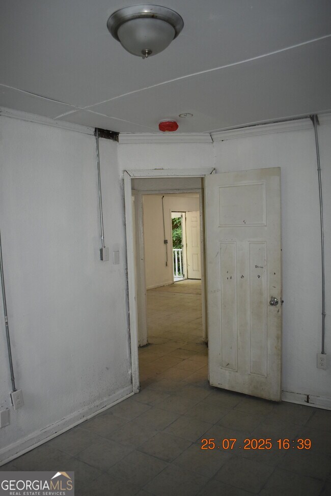 Building Photo - 1083 Nassau Pl