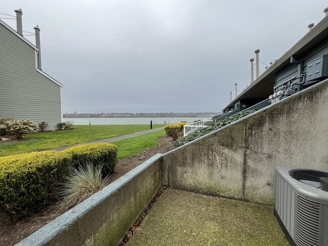 Building Photo - Ground Floor End Unit on Jantzen Beach with River Views & Flexible Living Space