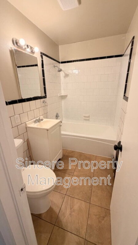 Building Photo - 2904 S Portland Ave