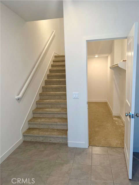 Building Photo - 2048 Hollyleaf Ter