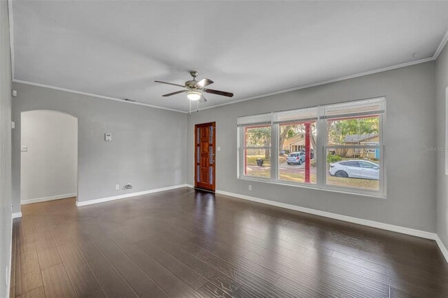 Building Photo - 1811 Park Lake St