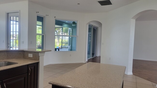 Building Photo - 563 Blue Cypress Dr