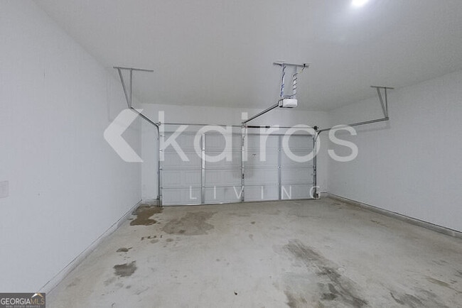 Building Photo - 306 Silver Maple Ln