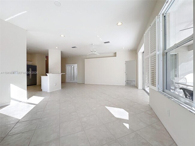 Building Photo - 4874 Sabal Lake Cir