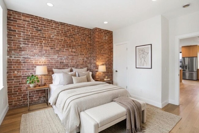 Building Photo - 233 1/2 Summit Ave