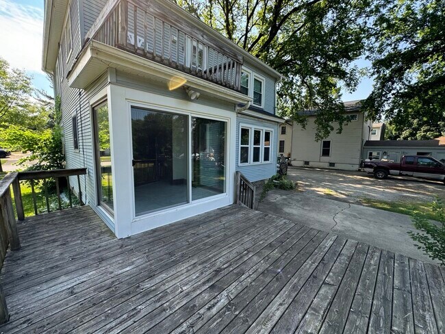 Building Photo - 440 Ingalton Ave