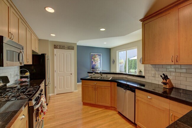 Building Photo - 4Bd/2.5Ba Issaquah House