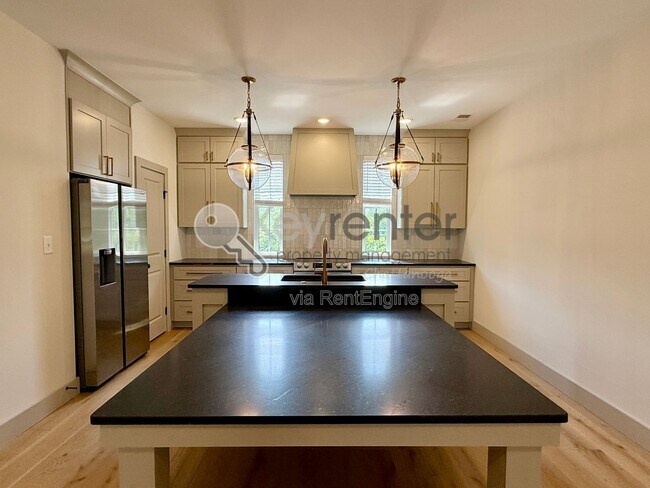 Building Photo - 1072 Amelia Ct