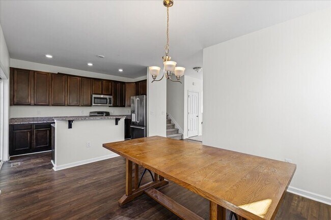 Building Photo - 1 Creekside Wy