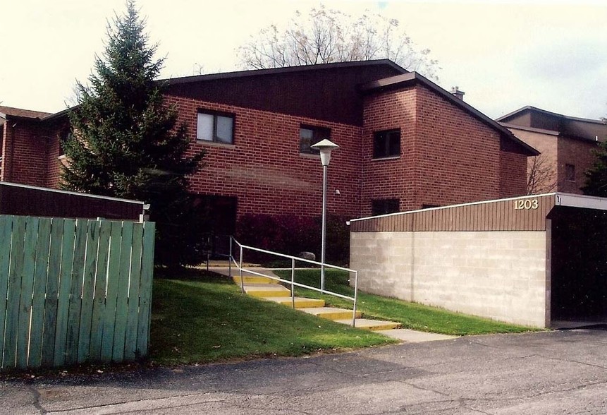 Covered Parking - Roselawn Apartments