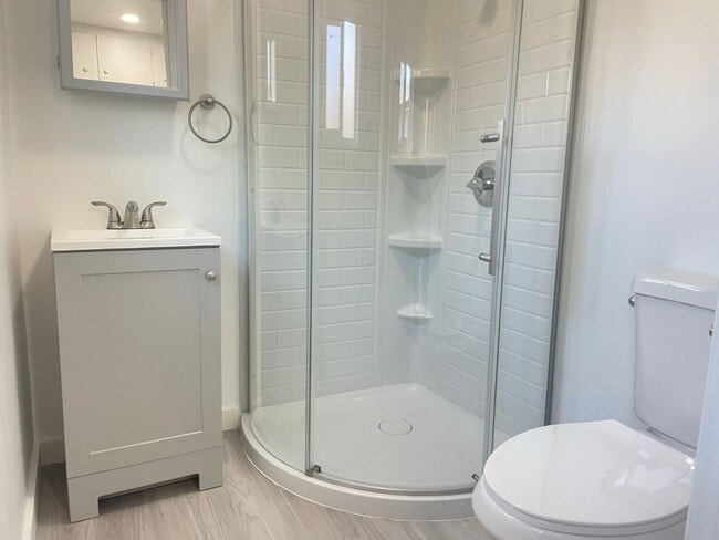 Building Photo - Location, Location, Location! Adorable Riverside Home Ready for Immediate Move In