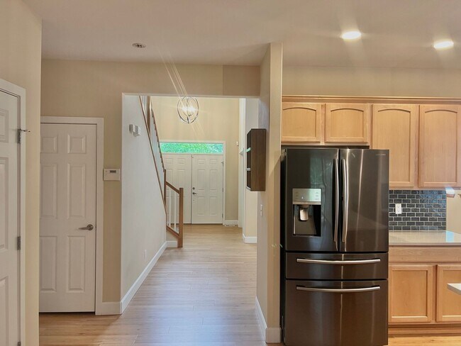 Building Photo - Must See! Beautiful 3bd/ + Bonus Rm/2.5 bath/ Primary Bed on Main/ /Heat Pump/Updated Features