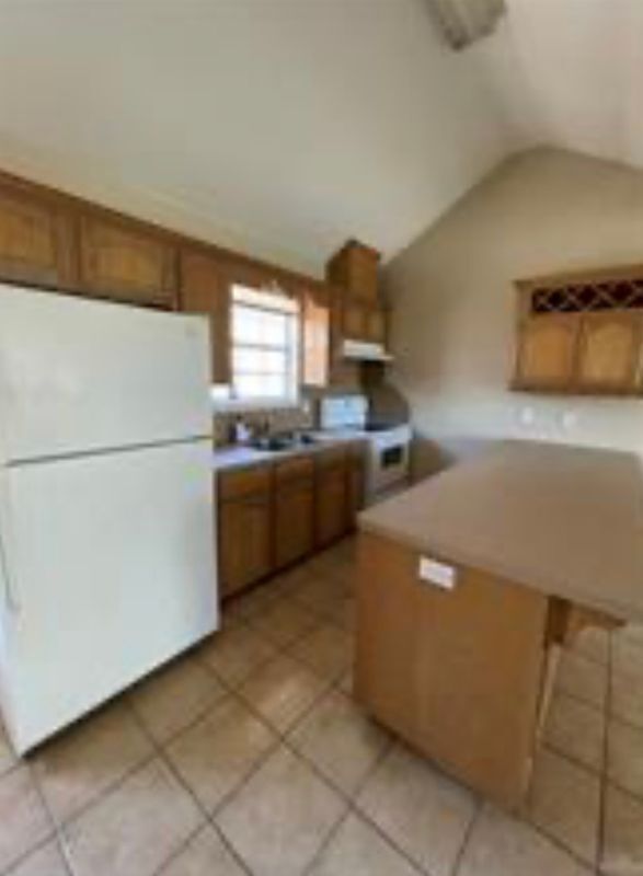 Building Photo - 703 La Mancha Dr