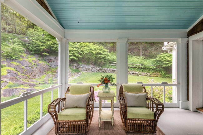 Building Photo - 1 W Woods Rd