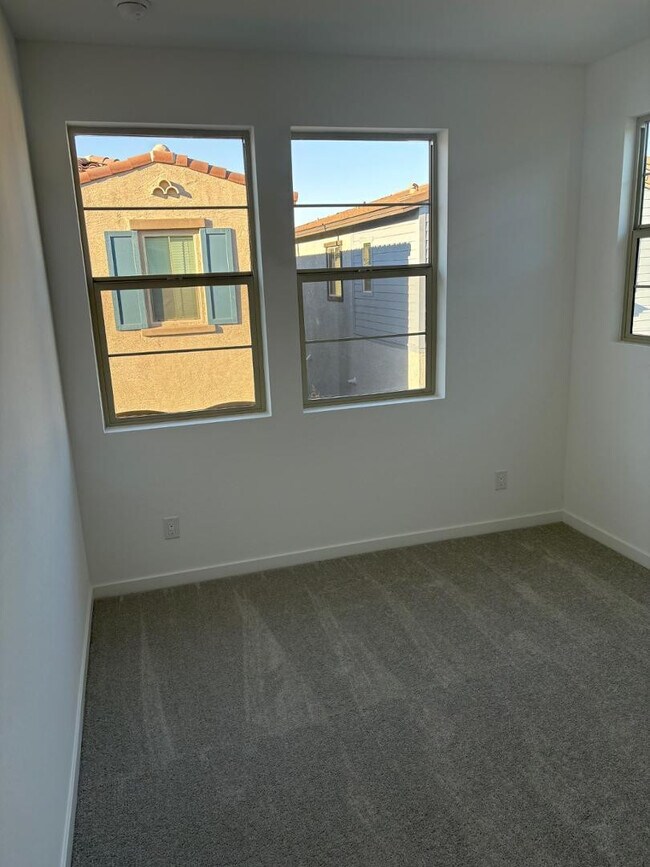 Building Photo - 4738 S Element