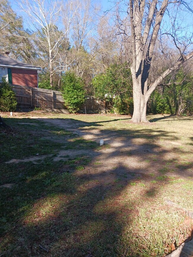 Building Photo - North Columbus 2bedroom home available to rent!