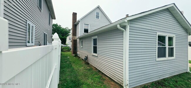 Building Photo - 404 Fisher Ave