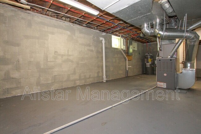 Building Photo - 3690 Washington Blvd