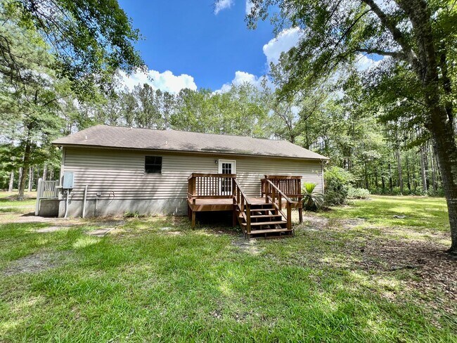 Building Photo - 3 bedroom 2.5 bath home