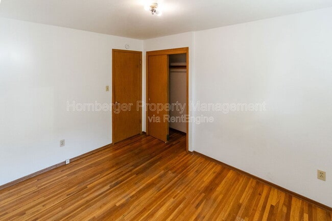 Building Photo - 807 W Alice Ave