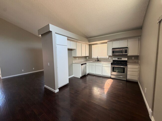 Building Photo - 4937 Sunburst Dr