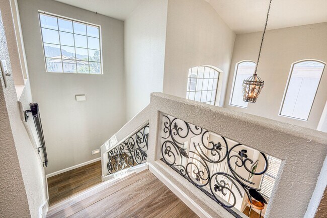 Building Photo - Beautiful Westside home FURNISHED with 4 b...