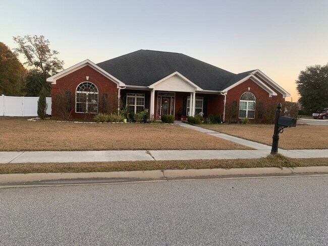 Building Photo - 1000 White Oak Cir