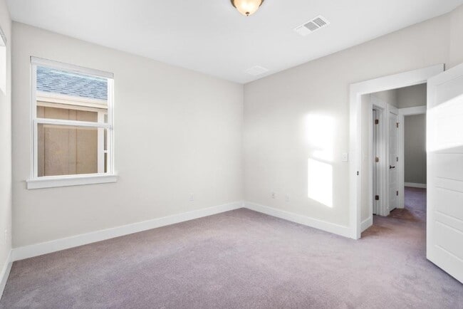 Building Photo - 1004 Banyon St