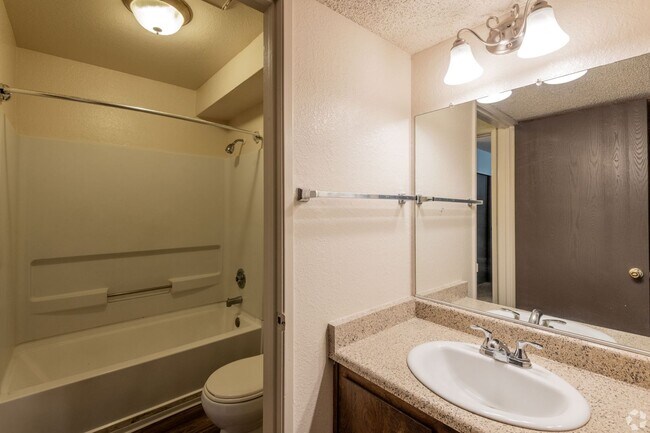 Building Photo - Hurry in and ask about our limited Specials!!