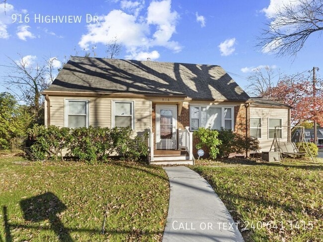 Building Photo - 916 Highview Dr