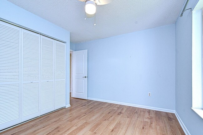 Building Photo - 3161 Lake Pine Way S