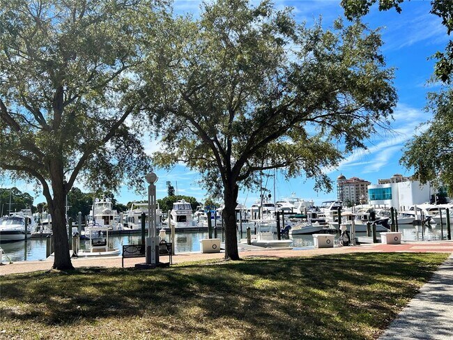 Building Photo - 850 S Tamiami Trl