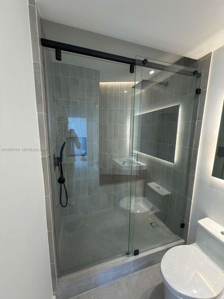 Building Photo - 2899 Collins Ave