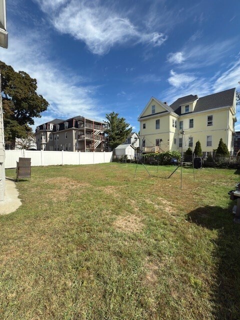 Building Photo - 115 Cedar St