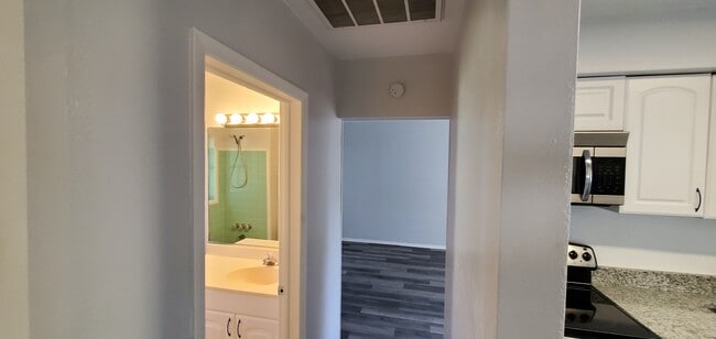 Building Photo - 3351 Hillsdale Ave