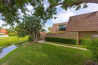 Building Photo - 818 8th Ct