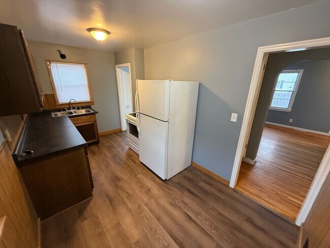 Building Photo - 2 Bed, 1 Bath Single-Family Home Close to Downtown!